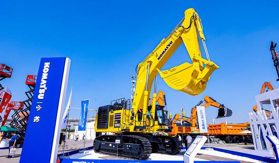 In december waren de Chinese Komatsu-graafmachines 108 uur in bedrijf, een stijging van 19,5% op jaarbasis; andere vier regio's kenden ook een positieve groei op jaarbasis.